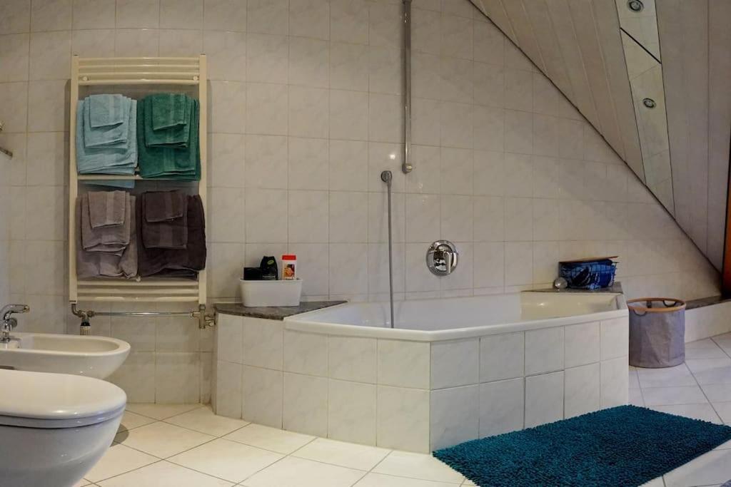 Grosse, Helle Wohnung Fuer Bis Zu 6 Personen 바인하임 외부 사진